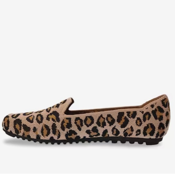 Bella Vita Hathaway Leopard Knit Flats - Picture 1 of 4